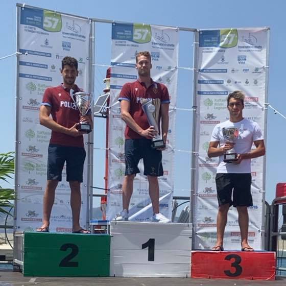 Marcello Guidi doma le forti correnti e vince la 57^ Traversata dello Stretto
